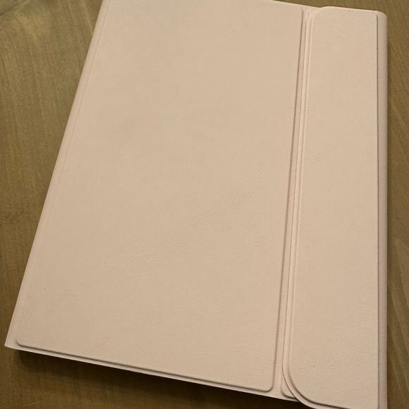 Pink Wireless Tablet Keyboard - Picture 2 of 3